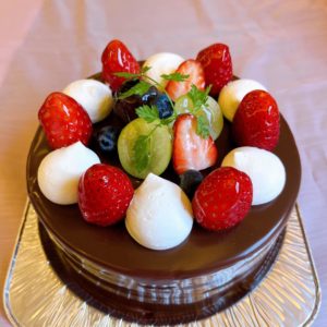 バースデーケーキ　生チョコ （白スポンジ・いちご）